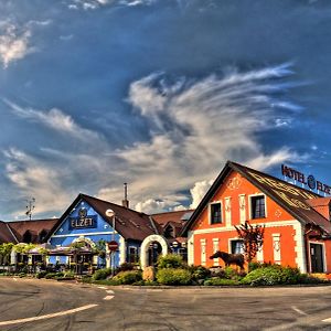 Hotel Elzet Tabor Exterior photo