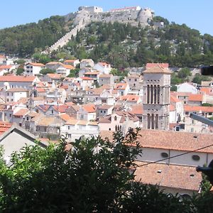 Apartments Jure Hvar Town Exterior photo