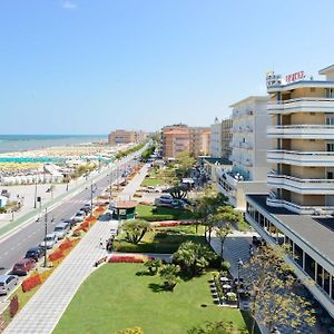 Hotel Caesar Cesenatico Exterior photo