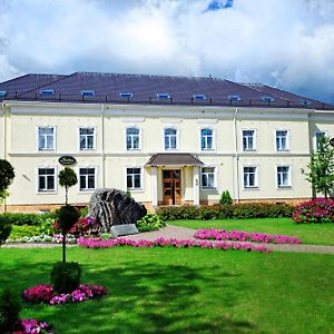 Lucia Hotel Ludza Exterior photo