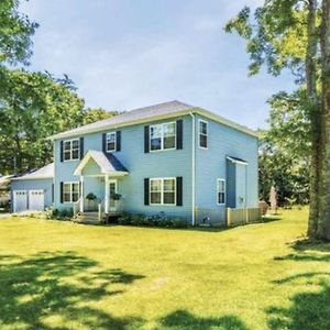 Beautiful Two-Story Tradicional East Hampton Home Exterior photo