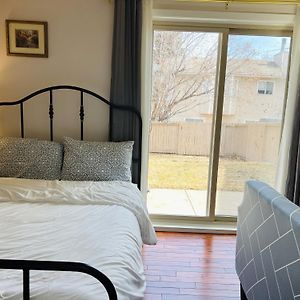 Lily Room Near Golf And Banff Costco Newly Renovated Queen Size Bed Single Bathroom Sofa Tv Calgary Exterior photo