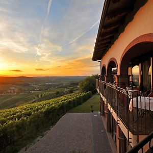 Tota Virginia Antico Podere Hotel Serralunga d'Alba Exterior photo