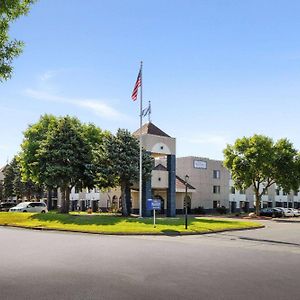 Baymont By Wyndham Shakopee Hotel Exterior photo