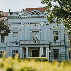 Hotel Kastiel Mojmirovce Exterior photo