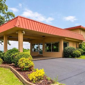 Days Inn By Wyndham Batesville Ar Exterior photo