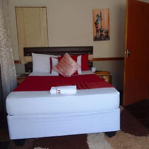 The Best Moments Guesthouse Rustenburg Exterior photo