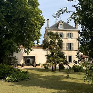 Le Domaine De Ferrat Hotel Mirambeau  Exterior photo