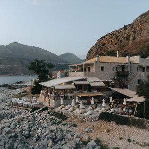 Kourmas Suites Limeni Exterior photo