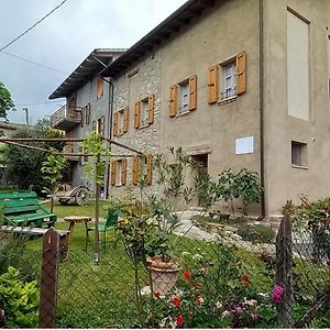 La Casa Di Lillia Hotel Castelnovo ne' Monti Exterior photo