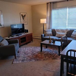 2 Bdrm 1Mi Unr Pet-Friendly Parking Space Apartment Reno Exterior photo