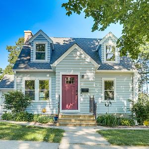 Charming Lake Mills Home Near Rock Lake And Beach Exterior photo