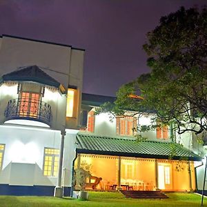 Villa Glorious Seeduwa Exterior photo