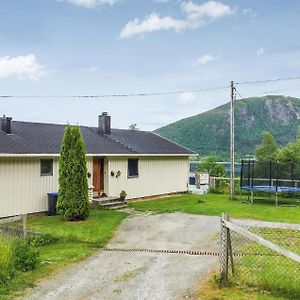 Awesome Home In Vagstranda With Wifi Hjelvik Exterior photo