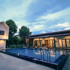 Fineuphome: Private Pool Villa with 3 Bedrooms Chiang Khan Exterior photo