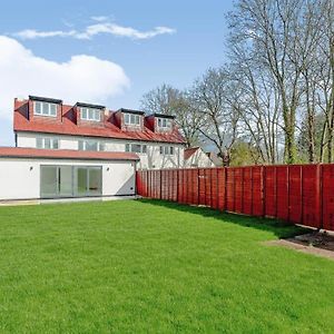 1 Orchard Farm Cottages Sleeps 10, Open Plan Kitchen & Large Garden East Grinstead Exterior photo