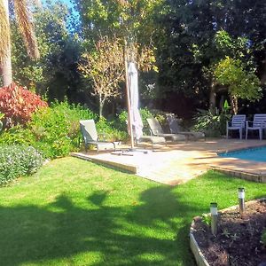 The Close In Constantia Bed & Breakfast Cape Town Exterior photo