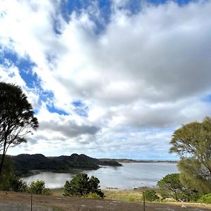 Nestled On Tower Hill'S Edge, With Stunning Views! Apartment Koroit Exterior photo