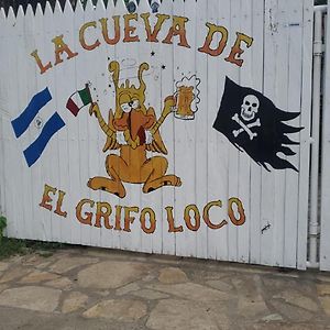 Hostal La Cueva Del Grifo Loko Surf&Bikers Hotel Miramar Exterior photo