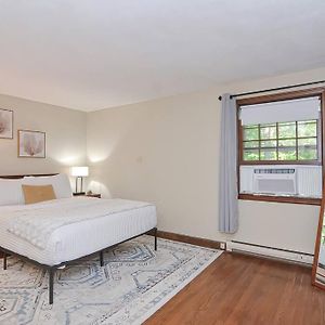 Master Bedroom With Bath In A Beautiful Home Shrewsbury Exterior photo