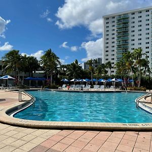 Miami Vacation Apartments Sunny Isles Beach Exterior photo