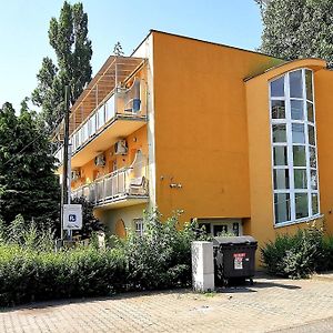 Penzion Labut Hotel Senec Exterior photo