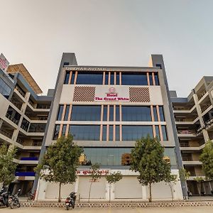 Townhouse 812 Hotel The Grand White Naroda Exterior photo