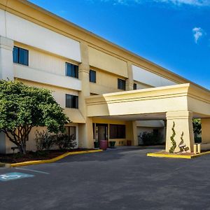 Baymont By Wyndham Meridian Hotel Exterior photo