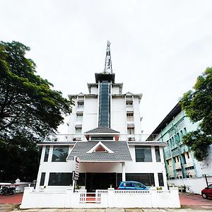 Vyshak International Hotel Payyannur Exterior photo