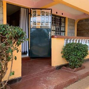 Cosy And Convenient 2 Bedroom With Wifi Walking Distance To Cbd Eldoret Exterior photo