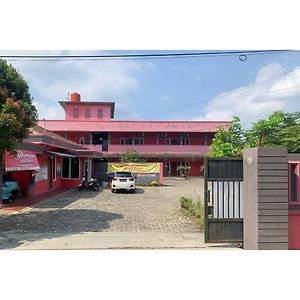 Reddoorz Syariah Near Jalan Urip Sumoharjo Hotel Bandar Lampung Exterior photo