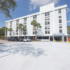 B&B Hotel Miami Airport Exterior photo