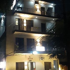 Cozy Suits Hotel Kharar Exterior photo