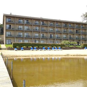 Beachfront Hotel Houghton Lake Exterior photo