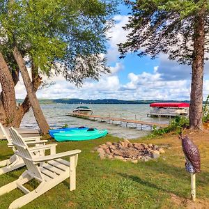 Spacious Lake Leelanau Cottage With Fire Pit! Traverse City Exterior photo