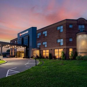 Best Western Plus Montreal East Hotel Exterior photo