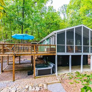 Cabin W Hot Tub, Deck, Firepit & Grill Villa Berkeley Springs Exterior photo