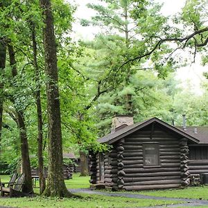 White Pines Lodge Stratford Exterior photo