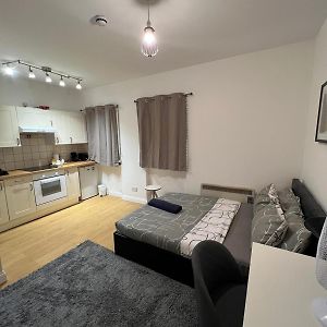 Flat 5 Stylish Self Contained Apartment London Exterior photo