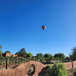 Red Mountain Manor Vineyard And Guesthouse Rio Rancho Exterior photo