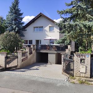 Cozy Gardens Apartments In Prague Exterior photo