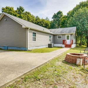 Pet-Friendly Charlestown Retreat With On-Site Lake! Villa Exterior photo