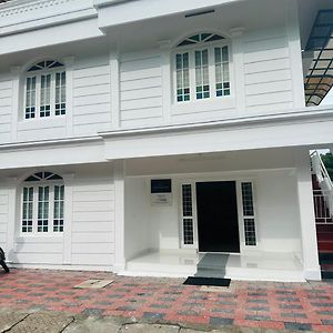 White House Homestay Kochi Exterior photo