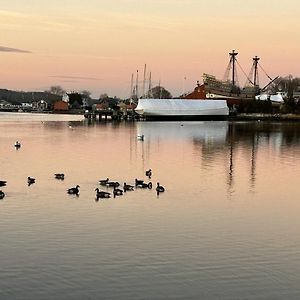 Captain Wolfe House Breathtaking Water Views Villa Groton Exterior photo