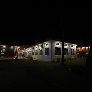 Pitstop21 Hotel Athirappilly Exterior photo