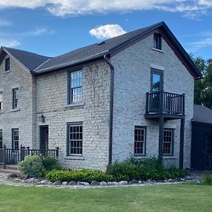 The Inn On The Olde Homestead Waukesha Exterior photo