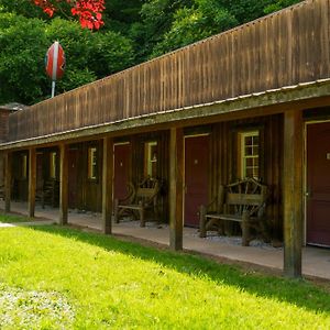 Seneca Pines Lodge Seneca Rocks Exterior photo