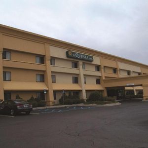 La Quinta Inn By Wyndham Detroit Southgate Exterior photo