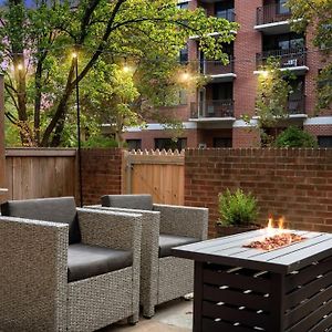 Luxurious Townhome In Arlington Kid-Friendly Exterior photo