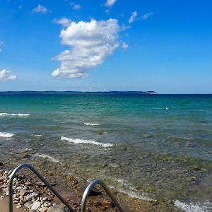 Spacious Lake Leelanau Home On Lake Michigan! Suttons Bay Exterior photo